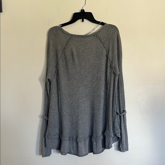 Free People Gray V-Neck Women's Top - Picture 3 of 6